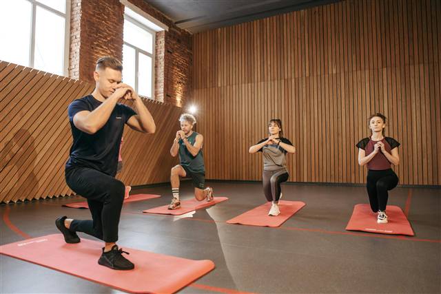Cours collectif yoga et fitness en studio